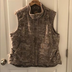 Carhartt women’s vest size XL - camo